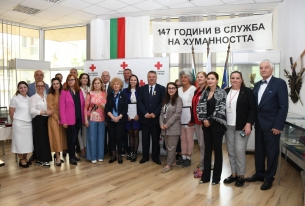 БЧК ВРЪЧИ ОТЛИЧИЯ ПО СЛУЧАЙ СВЕТОВНИЯ ДЕН НА ЧЕРВЕНИЯ КРЪСТ И ЧЕРВЕНИЯ ПОЛУМЕСЕЦ