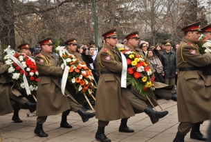 Поклонение на Докторския паметник